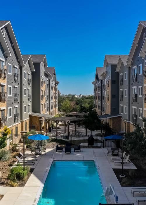 Simplicity At The Rim 1404 I Comfy 2 Bed 2 Bath Apartment